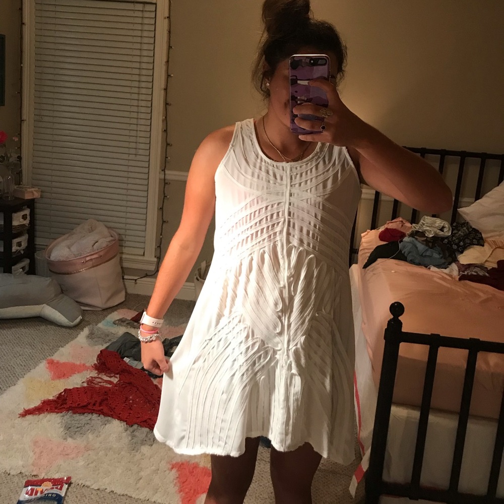 very cute white detailed dress